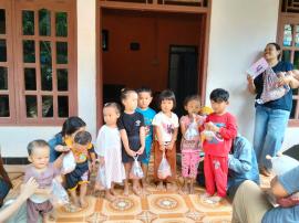 PENIMBANGAN DAN PEMBAGIAN PMT BALITA PADUKUHAN BENGLE