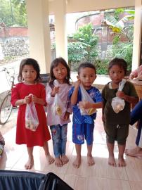 PENIMBANGAN DAN PEMBAGIAN PMT BALITA PADUKUHAN NUJO