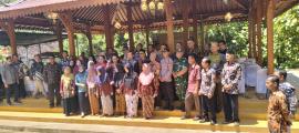 Kunjungan GKR HEMAS