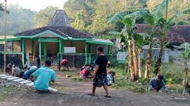 KERJA BAKTI WARGA BENGLE